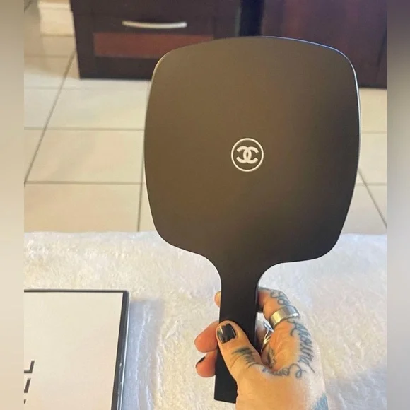 CHANEL CC Logo Black Hand Mirror - Picture 10 of 11